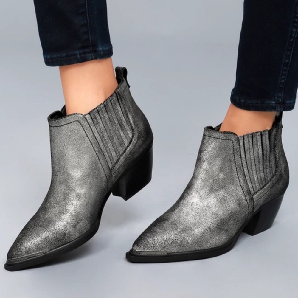 SBICCA Sz 6 Metallic Silver Leather Booties “Cardinal” Pewter Vintage Collection